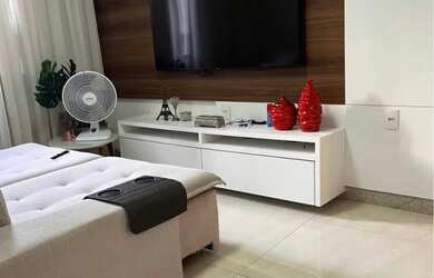 Imagem: A casa possui 2 Dormitórios, 1 Banheiro, 1 Vaga na garagem