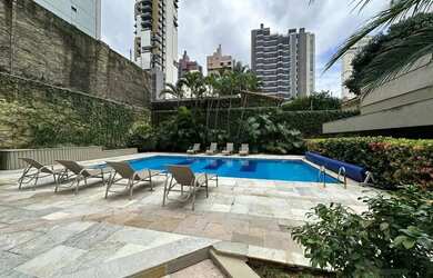 Imagem: O apartamento possui 5 Dormitórios, 5 Banheiros, 4 Vagas na