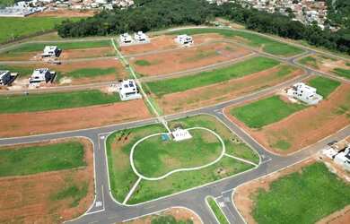 Imagem 5: Lote de Primeira no Jardins França FGR 432m² Plano, Frente à uma Praça...