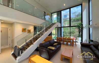 Imagem: A casa em condomínio possui 3 Dormitórios, 5 Banheiros, 4