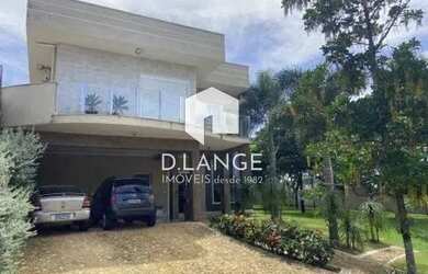 Imagem: A casa em condomínio possui 5 Dormitórios, 5 Banheiros, 4