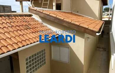 Imagem: A casa possui 4 Dormitórios, 4 Banheiros, 3 Vagas na garagem