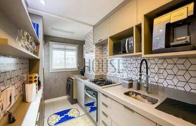 Imagem: O apartamento possui 2 Dormitórios, 2 Banheiros, 2 Vagas na