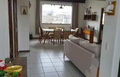 Imagem: A casa possui 4 Dormitórios, 3 Banheiros, 3 Vagas na garagem