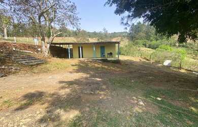 Imagem 8: H35 Vendo Chácara em Nazaré Paulista com Lago no fundo
