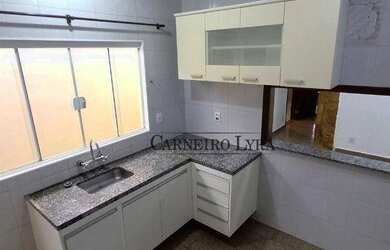 Imagem: A casa possui 2 Dormitórios, 2 Banheiros, 1 Vaga na garagem