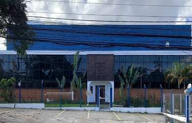 Imagem: O depósito possui 5 Vagas na garagem, 2.400m² de Área e