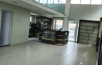 Imagem: O depósito possui 5 Vagas na garagem, 300m² de Área e está