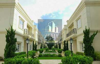 Imagem: A casa possui 4 Dormitórios, 5 Banheiros, 4 Vagas na garagem