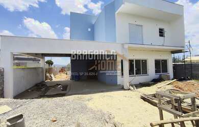 Imagem: A casa em condomínio possui 3 Dormitórios, 2 Banheiros, 4