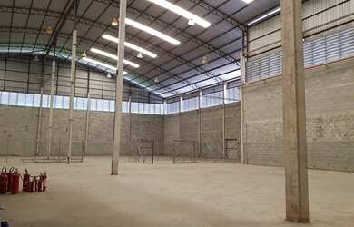 Imagem: O depósito possui 5 Vagas na garagem, 2.389m² de Área e