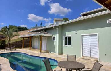 Imagem: A casa em condomínio possui 4 Dormitórios, 5 Banheiros, 5