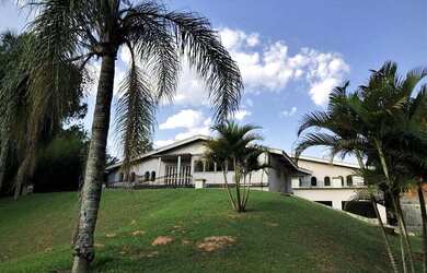 Imagem: A casa em condomínio possui 5 Dormitórios, 5 Banheiros, 5