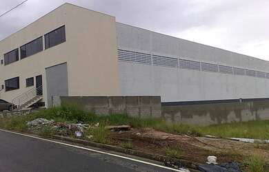 Imagem: O depósito possui 5 Vagas na garagem, 1.650m² de Área e