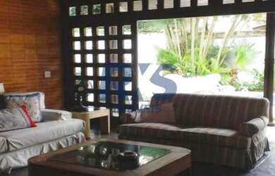 Imagem: A casa possui 5 Dormitórios, 4 Banheiros, 3 Vagas na garagem