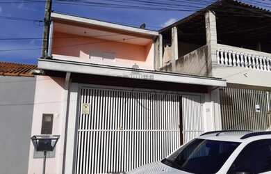 Imagem: A casa possui 2 Dormitórios, 2 Banheiros, 2 Vagas na garagem