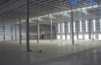 Imagem: O depósito possui 5 Vagas na garagem, 7.500m² de Área e