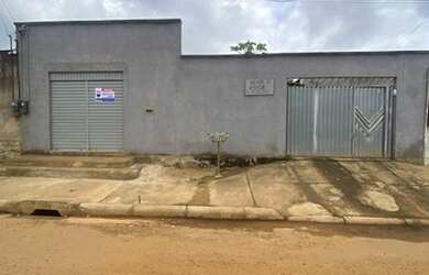 Imagem: A casa possui 3 Dormitórios, 1 Banheiro, 3 Vagas na garagem