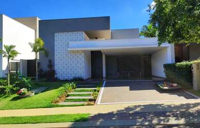 Imagem: A casa em condomínio possui 3 Dormitórios, 4 Banheiros, 4