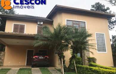 Imagem: A casa em condomínio possui 4 Dormitórios, 2 Banheiros, 2