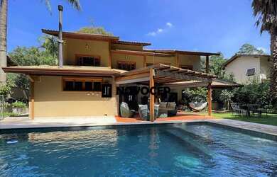 Imagem: A casa em condomínio possui 4 Dormitórios, 5 Banheiros, 4