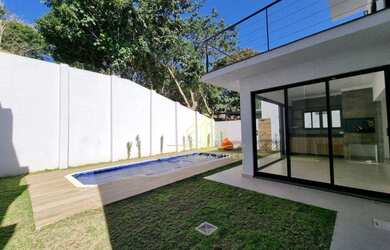 Imagem: A casa em condomínio possui 3 Dormitórios, 5 Banheiros, 4