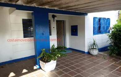 Imagem: A casa possui 3 Dormitórios, 2 Banheiros, 2 Vagas na garagem