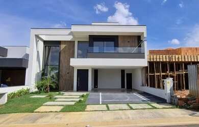 Imagem: A casa em condomínio possui 3 Dormitórios, 2 Banheiros, 4