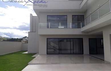 Imagem: A casa em condomínio possui 4 Dormitórios, 4 Banheiros, 5