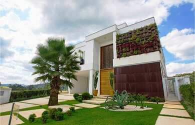 Imagem: A casa em condomínio possui 5 Dormitórios, 5 Banheiros, 4