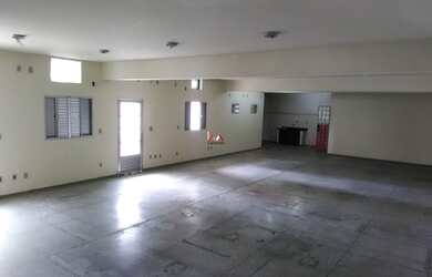 Imagem: O depósito possui 400m² de Área e está localizado em Centro