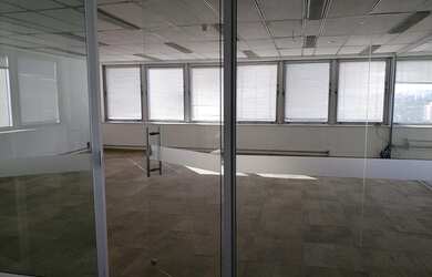 Imagem: O depósito possui 5 Vagas na garagem e 169m² de Área e está