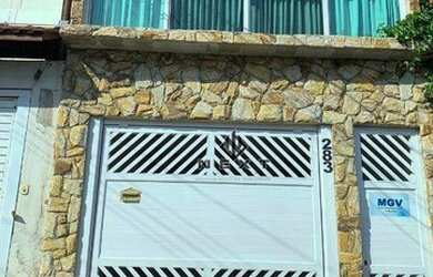 Imagem: A casa possui 3 Dormitórios, 4 Banheiros, 2 Vagas na garagem