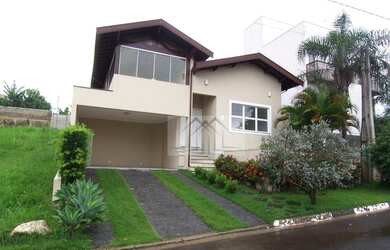 Imagem: A casa em condomínio possui 3 Dormitórios, 5 Banheiros, 4