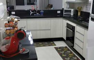 Imagem: O apartamento possui 2 Dormitórios, 1 Banheiro, 1 Vaga na garagem