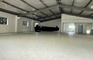 Imagem: O depósito possui 5 Vagas na garagem e 878m² de Área e está