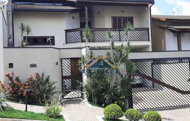 Imagem: A casa possui 3 Dormitórios, 4 Banheiros, 4 Vagas na garagem