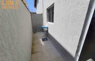 Imagem: A casa possui 2 Dormitórios, 2 Banheiros, 1 Vaga na garagem