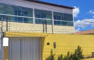 Imagem: A casa possui 4 Dormitórios, 3 Banheiros, 1 Vaga na garagem