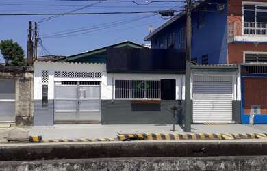 Imagem: A casa possui 3 Dormitórios, 3 Banheiros, 2 Vagas na garagem