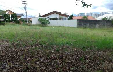 Imagem 5: Terreno de esquina condomínio para venda possui 570 metros quadrados