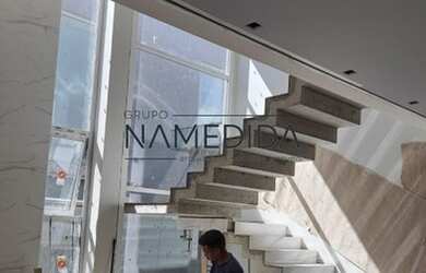 Imagem: A casa possui 3 Dormitórios, 2 Banheiros, 4 Vagas na garagem