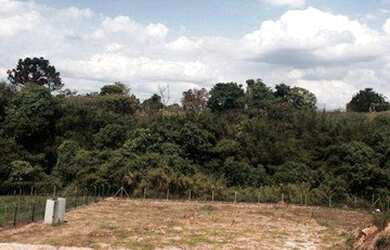 Imagem: O terreno possui 696m² de Área e está localizado em Pinheirinho