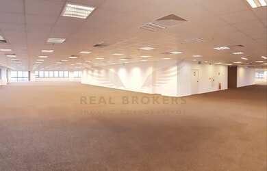 Imagem: O depósito possui 5 Vagas na garagem, 2.200m² de Área e