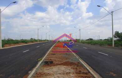 Imagem: O terreno possui 200m² de Área e está localizado em Parque