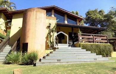 Imagem: A casa em condomínio possui 4 Dormitórios, 5 Banheiros, 5