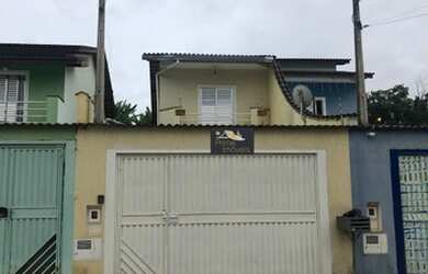 Imagem: A casa possui 3 Dormitórios, 2 Banheiros, 2 Vagas na garagem