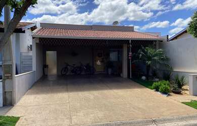 Imagem: A casa em condomínio possui 2 Dormitórios, 1 Banheiro, 3 Vagas