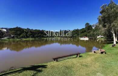 Imagem: A casa em condomínio possui 4 Dormitórios, 2 Banheiros, 4