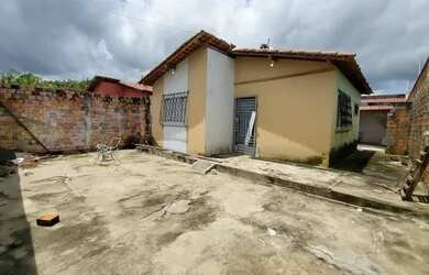 Imagem: A casa possui 2 Dormitórios, 1 Banheiro, 2 Vagas na garagem